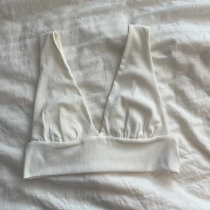 Topp - Vit topp ifrån shein,e i mycket gott skick 