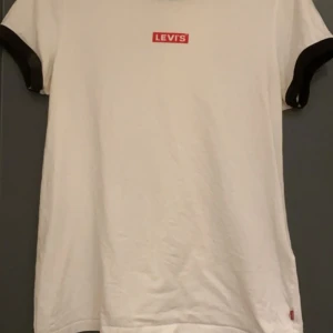 T-shirt  - Levis T-shirt som är använd 1 gång 