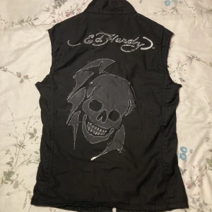 Ed Hardy  - Super snygg Ed Hardy väst!! Sitter bra på både S och M 💃 Om frågor skriv ✍🏼 Tryck på ! KÖP NU ! 
