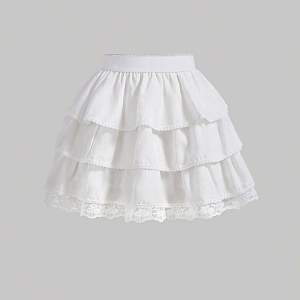 säljer min vita kjol då jag beställde fel och är aldrig använd🥰 pris kan diskuteras och kontakta vid frågor ❤️