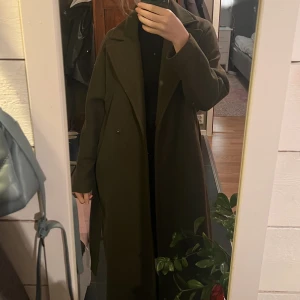 Kappa - Grön (oliv färgad) kappa från Ellos🫒🍸