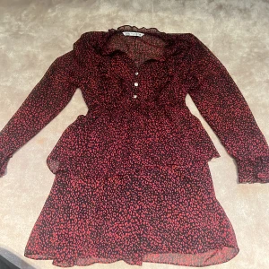 Zara klänning. - Får bara ingen användning av den. Inga skador alls