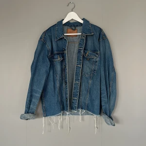 Jeansjacka - Använd - i fint skick 