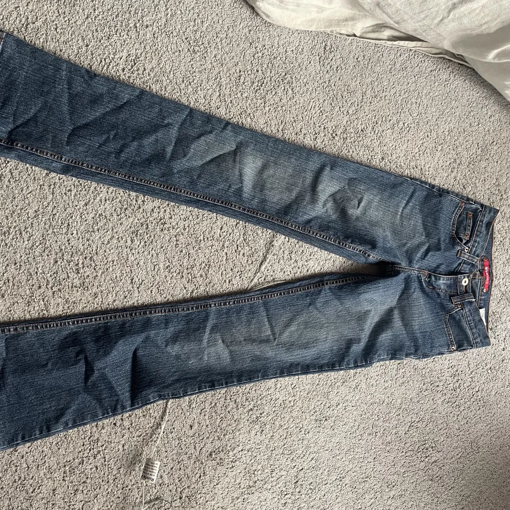 Fina och hela jeans i stl 25. Jeans & Byxor.