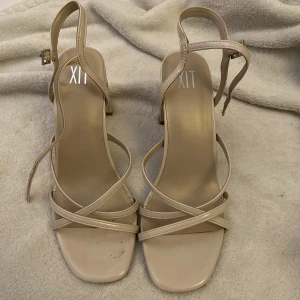 Klackar - Jättefina klackar använda en gång på balen i några timmar nypris: 480