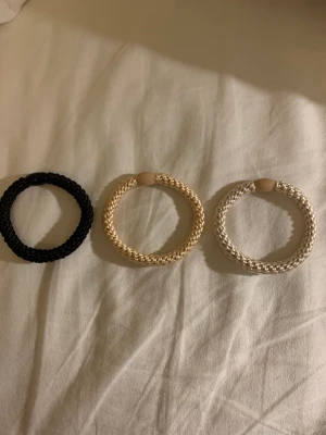 Kknekki - Hej, säljer dessa som är liknade Kknekki. Säljer för 15kr/st men om man skulle köpa alla tre så skulle man kunna få några kr billigare❤️hoppas nån vill köpa