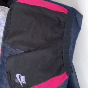 Nike shorts - Säljer då de inte kommer till användning