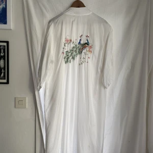 Lång silkes kimono  - Kommer tyvärr inte till användning men det är så vacker!🤍