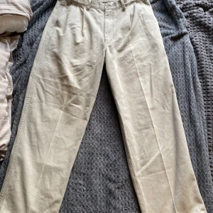 Woodhouse byxor beiga - Beiga snygga byxor 