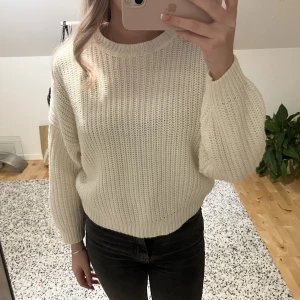 Stickad tröja - Stickad tröja från even&odd. Kommer inte till användning och är i väldigt bra skick.