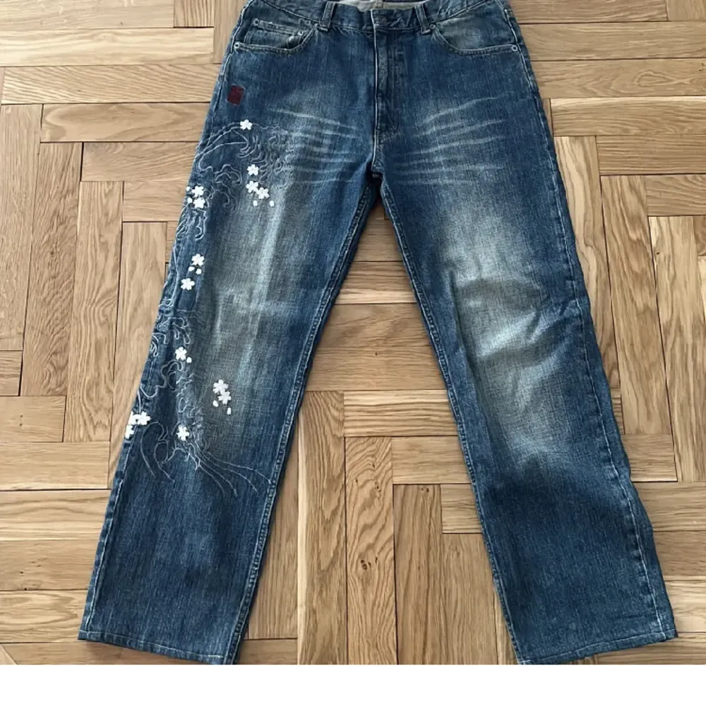 Säljer mina rare karakuri tamashii jeans då de är för stora . Jeans & Byxor.