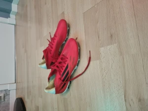 Adidas X speedflow 3 - Säljer mina fotbollskor då dom är för små. Dom ser väldigt bra ut men hör av dig om du undrar något
