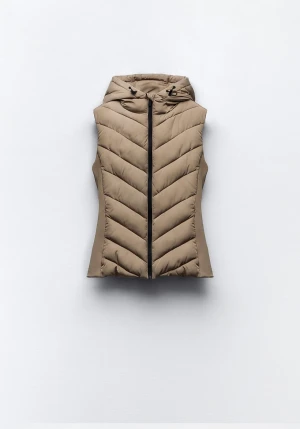 Zara väst - Köptes i maj o använd kanske 10ggr, säljer då ja inte använder den längre