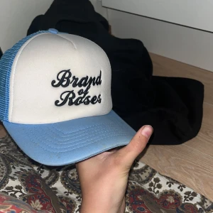 Keps  - Keps fint skick såg lite smutsig ut på bilderna jag nyss rengjort den så ser helt ny ut