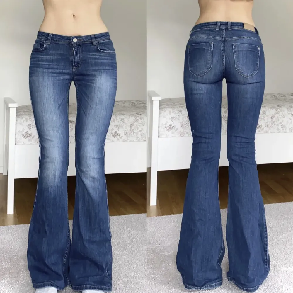 Fina blåa lågmidjade jeans, passar jätte bra, är 163cm men sitter bra från 159cm till 163 ungefär ❤️ dom är använda, men inga defekter och är hela. Det var dock långe sen jag använda dom sist men är i bra skick ❤️den har ett litet hål på knäet ❤️. Jeans & Byxor.