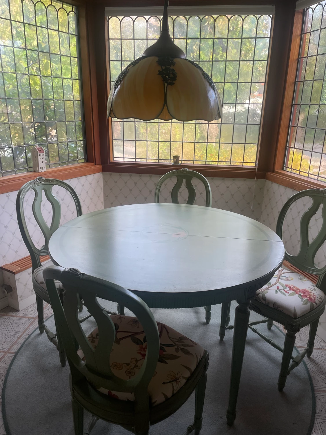 Unikt köksbord med stolar