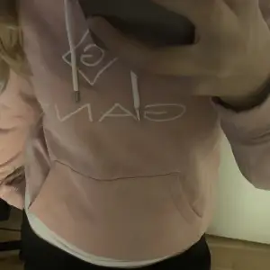 Oanvänd hoodie från Gant 