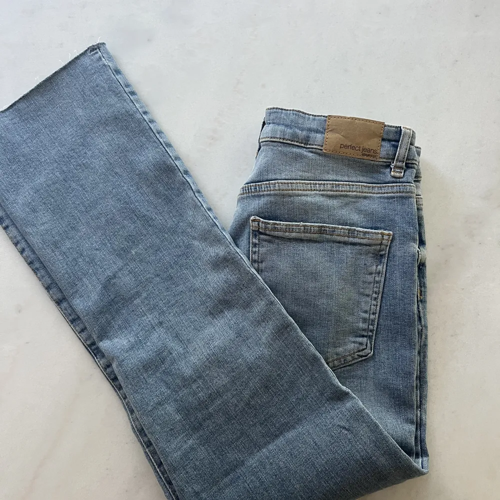 Ett par snygga ljusblåa jeans från gina. Använda få gånger.. Jeans & Byxor.
