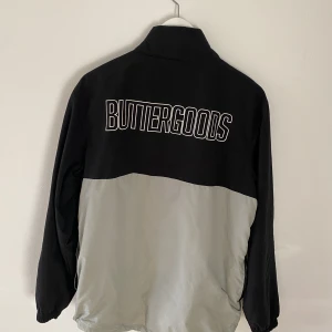 Buttergoodsjacka - Ofodrad Anorakjacka i bra kvalitet.