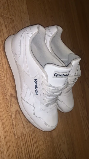 Skor från Reebok  - Helt fina