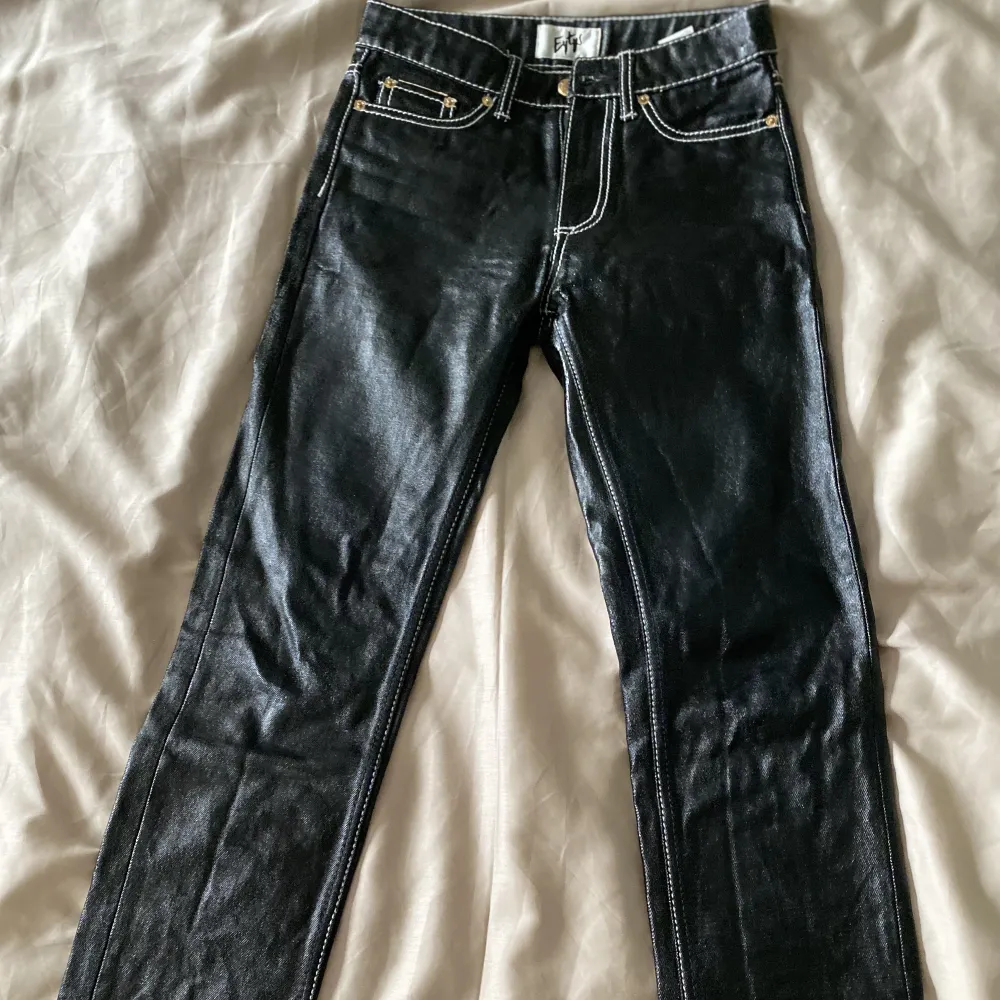 Eytys byxor i storlek 27/32. . Jeans & Byxor.