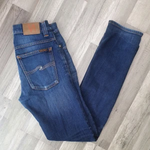 Nudie jeans/ - Tja, säljer nu ett par feta nudie jeans, Skicket är som ny alltså inga problem. Hör av dig för minsta fundering!