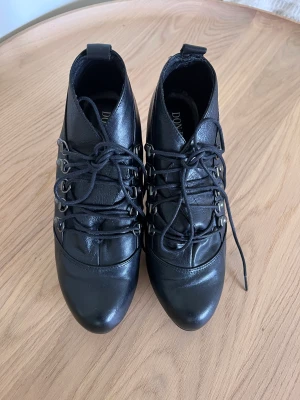 Don Donna klackskor i skinn strl 38  - Använda 2ggr. Äkta skinn  True to size