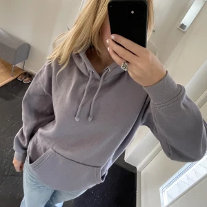 Hoodie - Lila hoodie från bikbok🩷