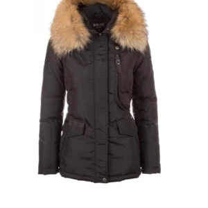 Jacka Hollies stl 36 - Säljer nu min vinter jacka som är använd en vinter. Ända nackdelen är att dragkedjan har tappat sin hängare men den funkar fortfarande utan problem (syns i bild 3)