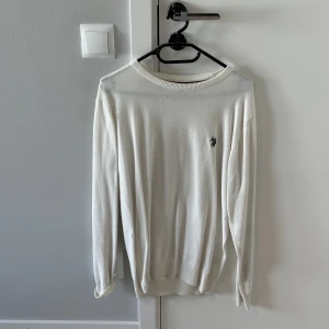 Polo stickad tröja - Stor flyttstädning Alla plagg i storlek S-M och passar ca 1.70-185cm samt 70-83kg  Finns i Uppsala