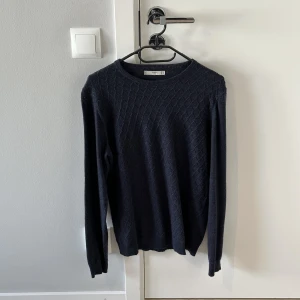 Mango stickad tröja - Stor flyttstädning Alla plagg i storlek S-M och passar ca 1.70-185cm samt 70-83kg  Finns i Uppsala