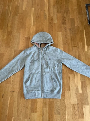 Burberry kofta - Burberry kofta, storlek M, för 1000 kr. 