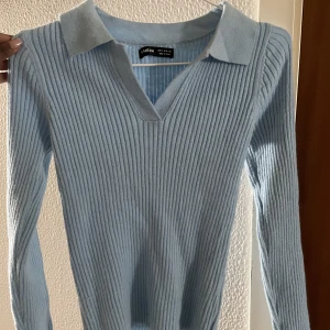 Bumulls tröja  - En tröja köpt på Shein använde mycket i gymnasiet. Använder ej mer. <3