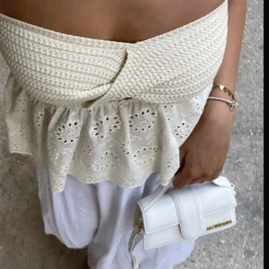 Zara liknande topp - Topp liknande den populära zara-toppen. Aldrig använd endast testad💘 Bara att skriva vid eventuella frågor🤗