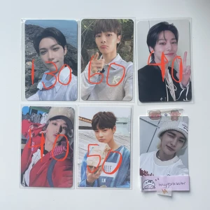skz photocards - Hej! säljer lite misc skz photocards jag inte samlar på längre, priser står på bilderna (+ 15kr ospårbar frakt) alla pcs är i mint kondition och finns kvar! skriv gärna vid intresse!🤍  fler pcs och proof på andra köp finns på min insta: @mygsrockstar 🫶🏽