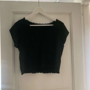 Svart topp - Super fin topp med mönster