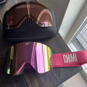 Chimi skidglasögon, använda med fåtal defekter.  500kr + frakt 