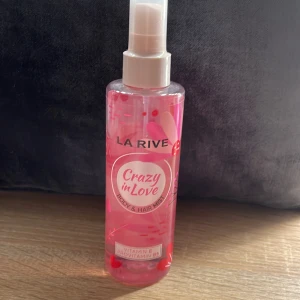 Body & hair mist  - Säljer denna body & hair mist Använd 2-3 gånger