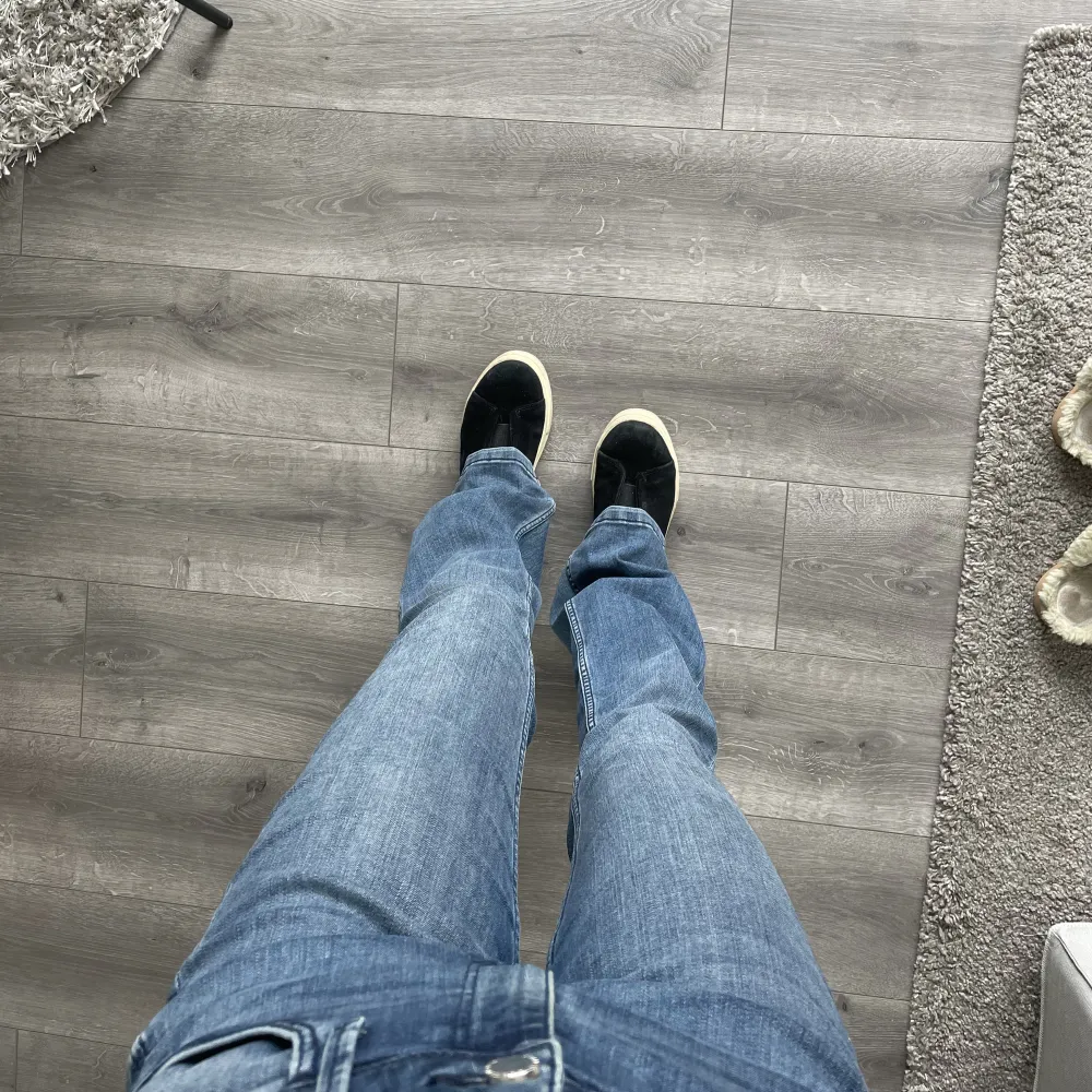 Superfina bootcut jeans från Hm🫶🏻. Jeans & Byxor.