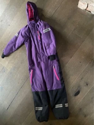 Overall  - I gott skick, har många lektimmar kvar att ge i snö och blask .