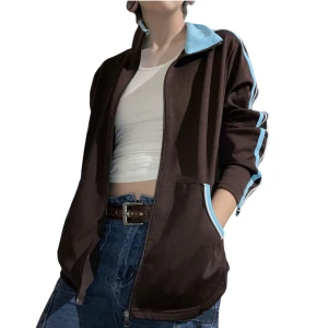 Vintage jacka - Jätte cool vintage jacka som ja köpte secondhand för ett tag sen, men har aldrig använt ^^ Den är storlek L, men ja skulle inte direkt säga att den är stor alls