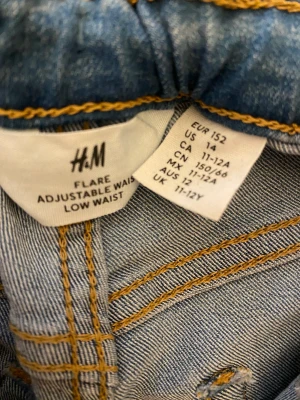 Low waist flare jeans  - Lite använda, mjuka sköna 