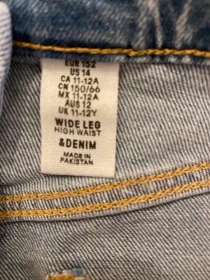 Hög midja wide - Höga jeans vida ben. Nästan aldrig använt 