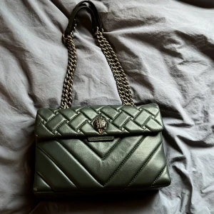 Stor Kurt geiger grön - Sjukt snygg stor Kurt Geiger väska i grön❤️‍🔥❤️‍🔥❤️‍🔥❤️‍🔥