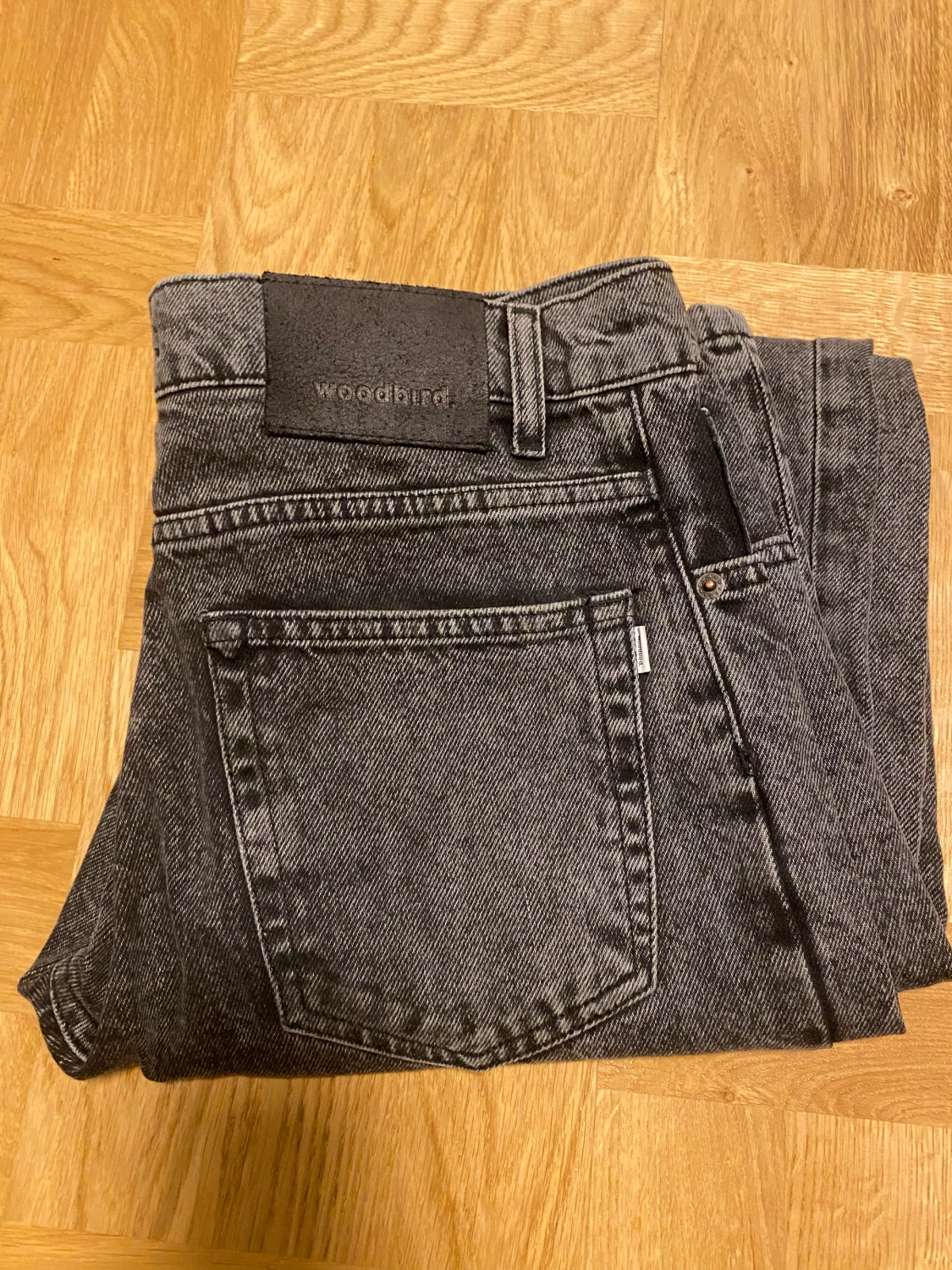 Woodbird jeans grå 