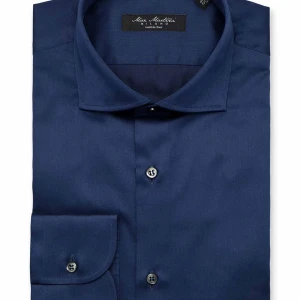 Mörkblå skjorta Made In Italy - Lätt stretchig bomullsskjorta som ger en perfekt passform. Mycket mjuk med fransk krage. Finns i både Slim- och Regular-version.