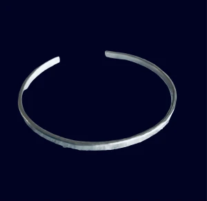 Armband  - Slät, handgjord, hamrad,