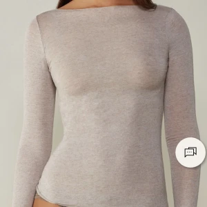 Intimissimi tröja  - Cashmere tröja från intimissimi! Säljs i befintligt skick! Svaga deofläckar förekommer🤍🤎använd 2 gånger 