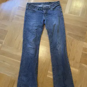 Sjukt snygga low waist bootcut jeans från wesc! Säljer då de är för stora för mig❤️❤️köparen stårför frakt❤️