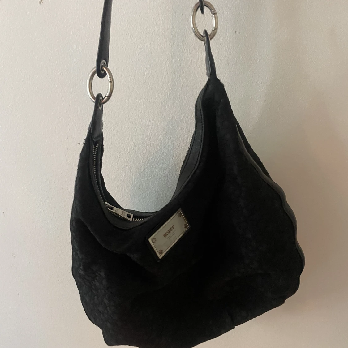 DKNY väska svart  - 90